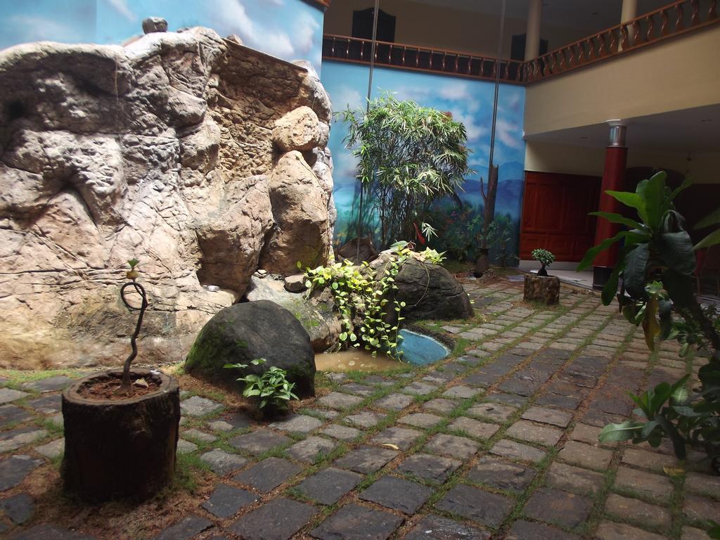 Devasura Inn Guruvayur Exterior photo