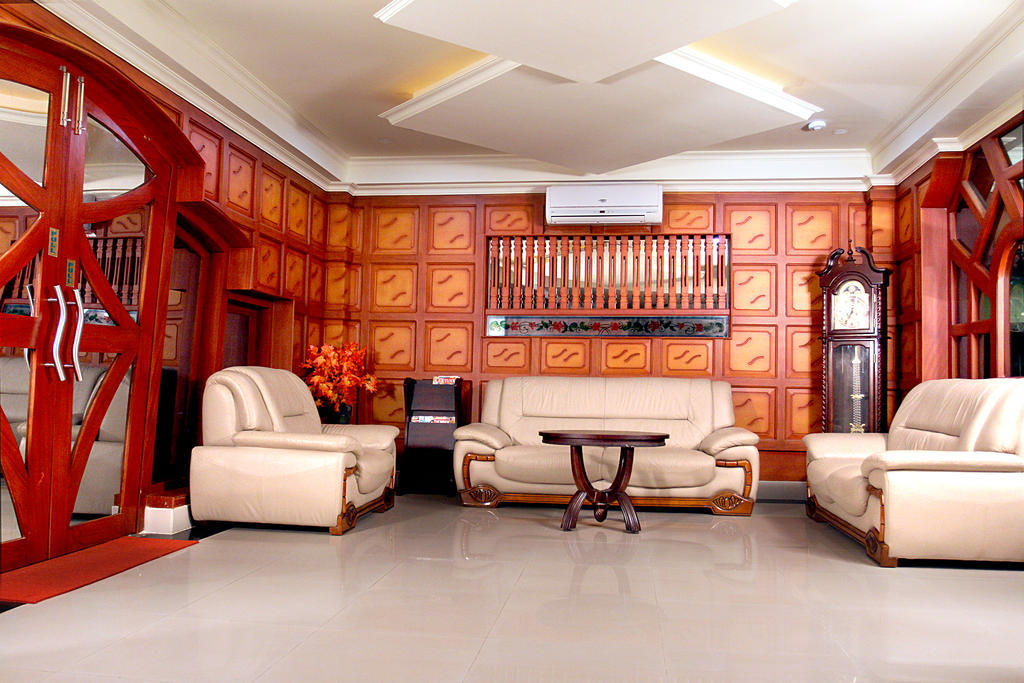 Devasura Inn Guruvayur Exterior photo